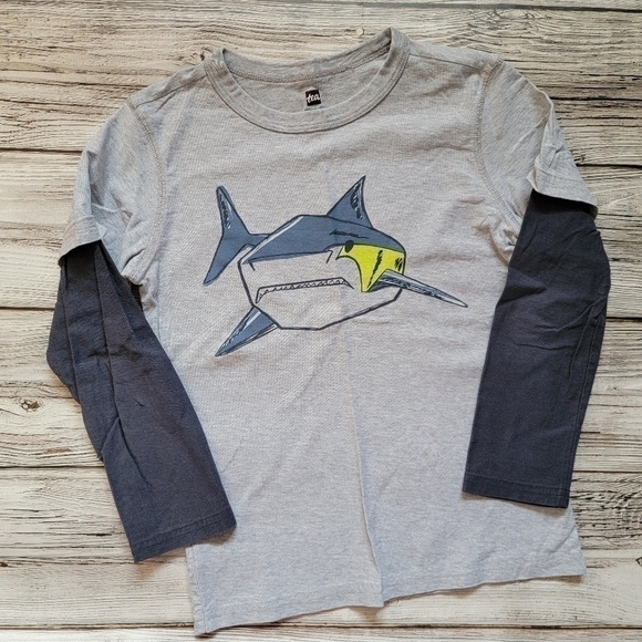 Tea Collection Shark Top EUC - Picture 2 of 3